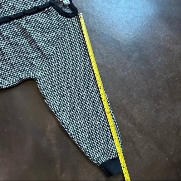 100% wool vintage cardigan- black and white houndstooth- jaeger- small - Picture 13 of 16